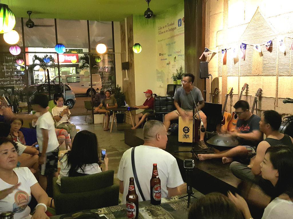 Pods The Backpackers Home & Cafe, Kuala Lumpur Extérieur photo
